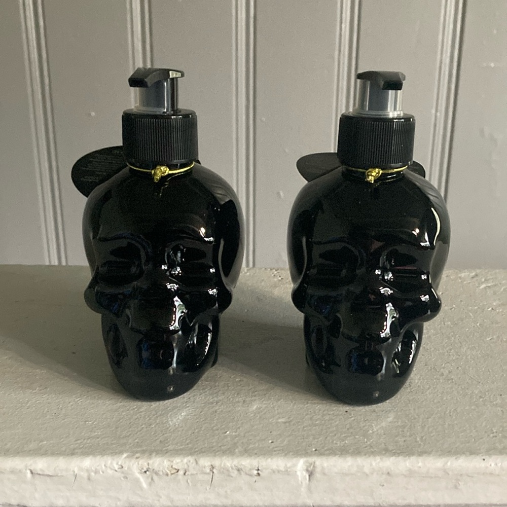 NWT 2 Black Skull 💀 Shaped -Blackberry Sage Scented Maison De Base Hand Soaps
